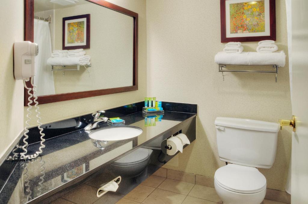 Quality Inn North Bay Room photo